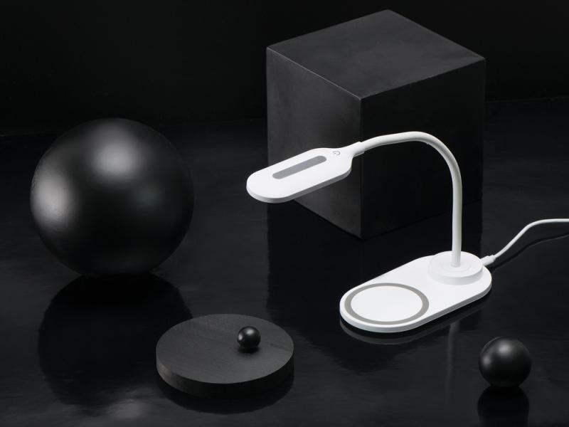 Настольный светильник с беспроводной зарядкой Flamp