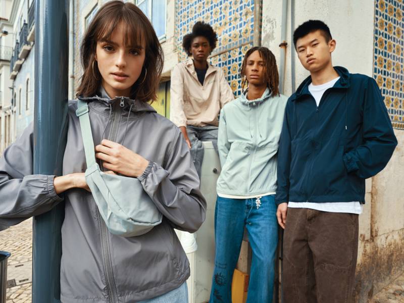 Ветровка Iqoniq Logan из переработанного полиэстера AWARE™, унисекс, 70 г/м²