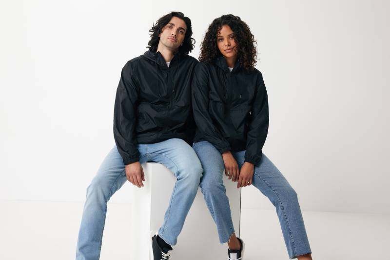 Ветровка Iqoniq Logan из переработанного полиэстера AWARE™, унисекс, 70 г/м²