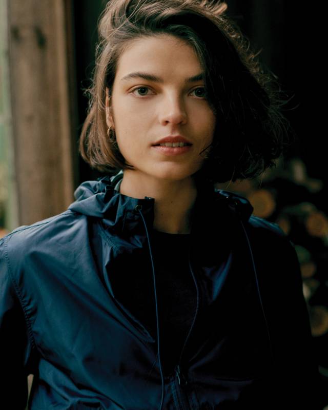 Ветровка Iqoniq Logan из переработанного полиэстера AWARE™, унисекс, 70 г/м²