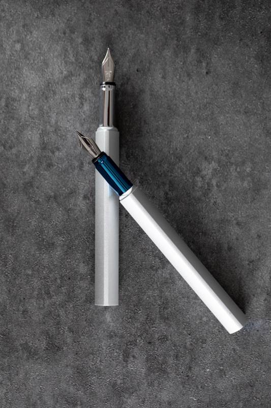 Перьевая ручка PININFARINA PF One SILVER /BLUE