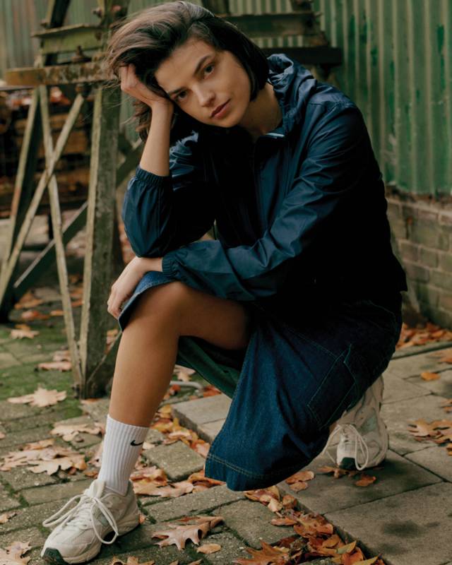 Ветровка Iqoniq Logan из переработанного полиэстера AWARE™, унисекс, 70 г/м²