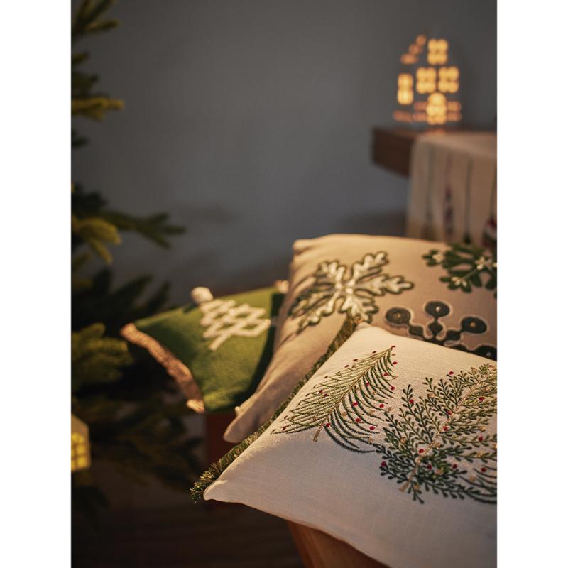 Подушка декоративная с вышивкой snow fs из коллекции new year essential, 45х45 см