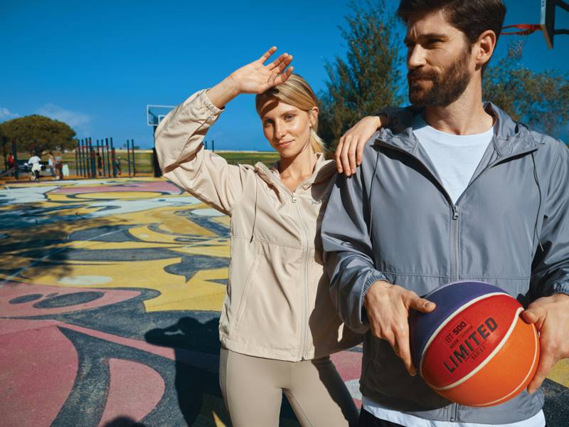 Ветровка Iqoniq Logan из переработанного полиэстера AWARE™, унисекс, 70 г/м²