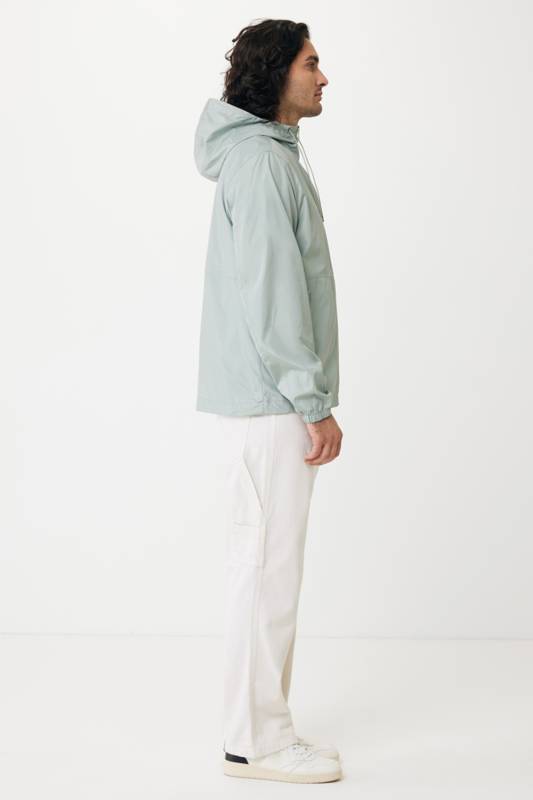 Ветровка Iqoniq Logan из переработанного полиэстера AWARE™, унисекс, 70 г/м²