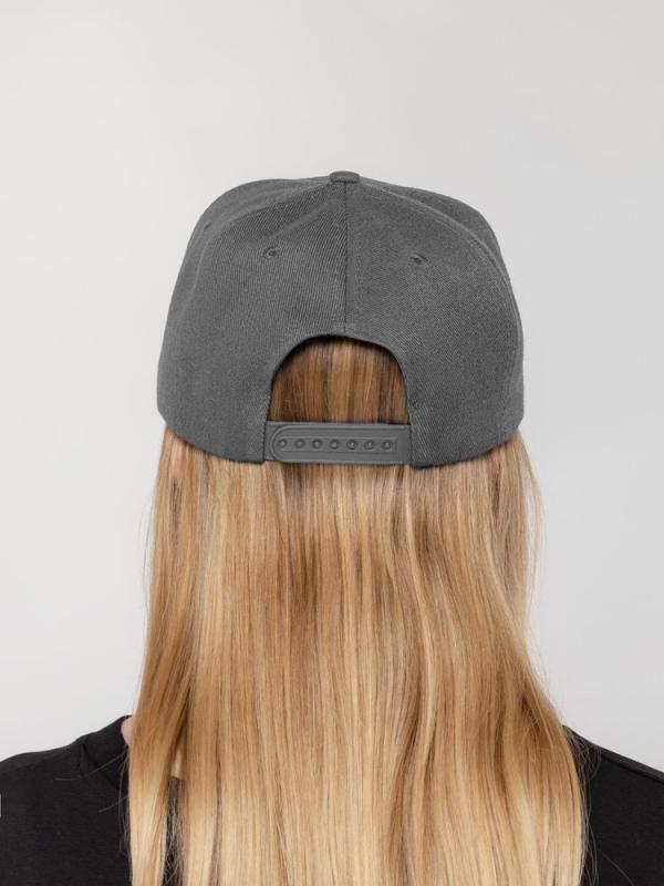 Бейсболка Snapback с прямым козырьком